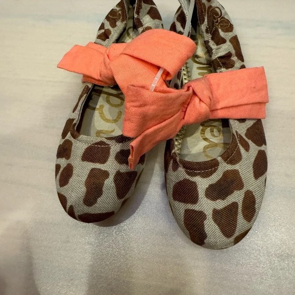 SAM EDELMAN GIRL’S FELICITY GIRAFFE PRINT BOW BALLET FLATS Size 2 - Picture 1 of 6